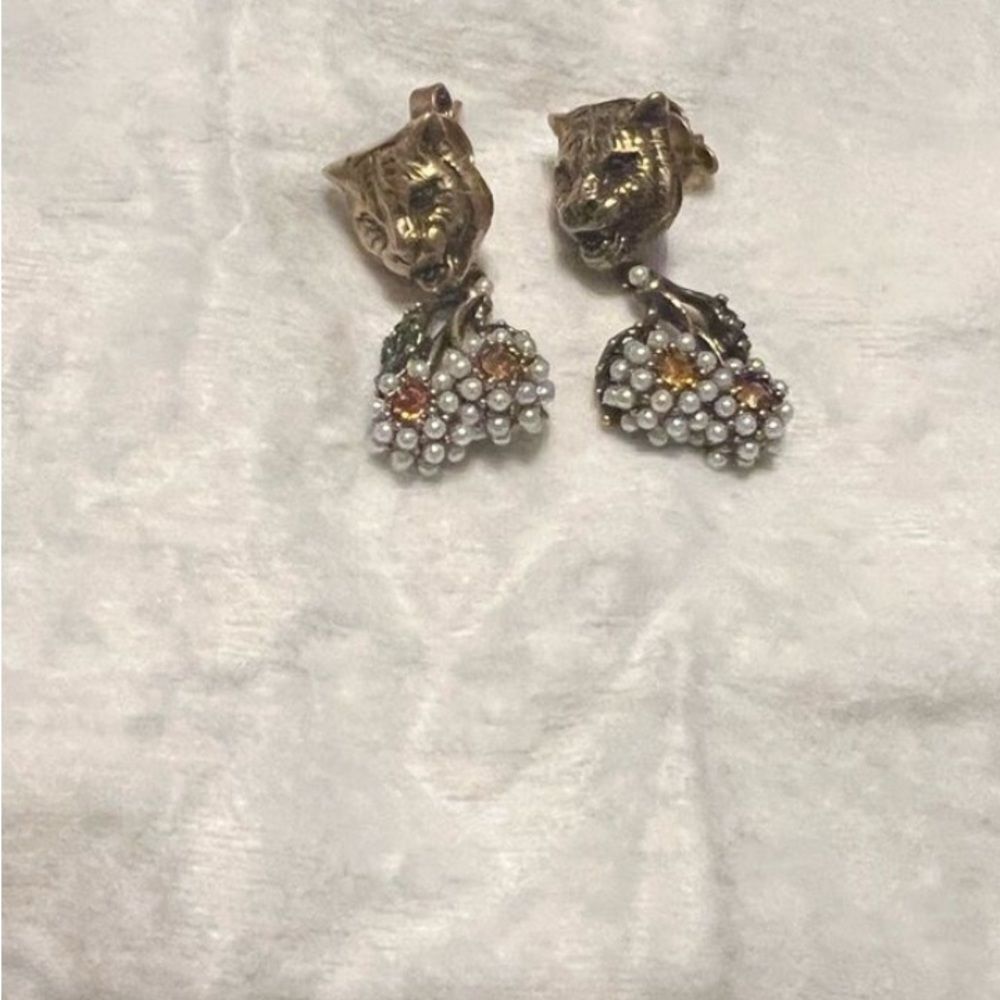 Brand new with box Gucci
Faux Pearl & Crystal Feline Cherry Drop Earrings - Picture 8 of 8